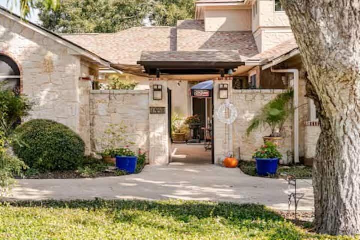 Private/ King Suite/ River Access/ Pet-Friendly