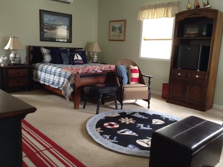 Large nautical master suite