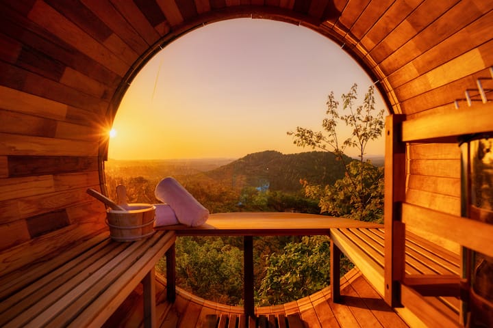 Romantic Treehouse · Sauna · Hot Tub · Views
