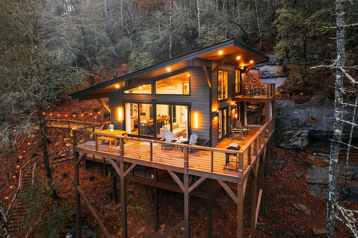 Modern Treehouse on Toccoa with Waterfall +Hot Tub