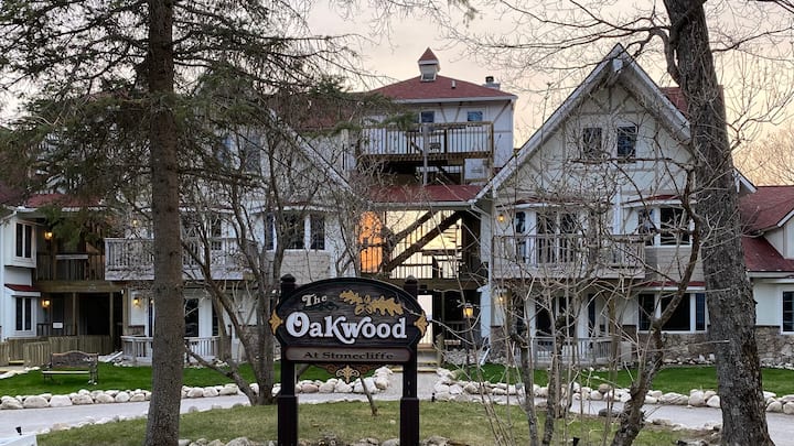 Oakwood 12 Lovely 1 bdrm with Jacuzzi on Mackinac!