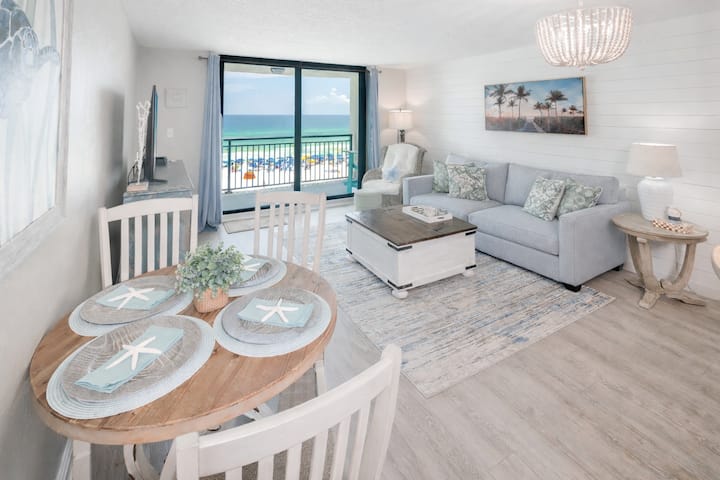 Direct Beachfront View|2 Pools|Beach Chairs