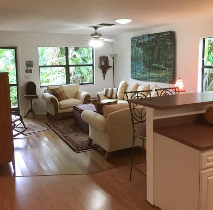 Garden House-2 Bedroom/2 Bath-Naples / Park Shore