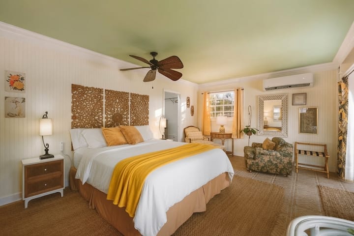 Vero Beach room w/ private entry MCM suite