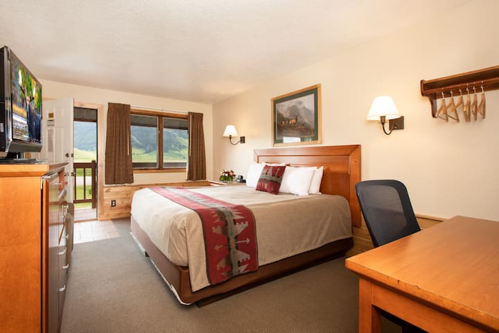 Quaint Motel Room with 1 King Bed & Mountain Views