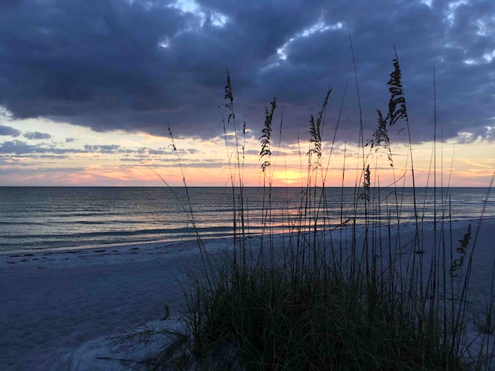 Longboat Key-OCEAN FRONT- on the beach