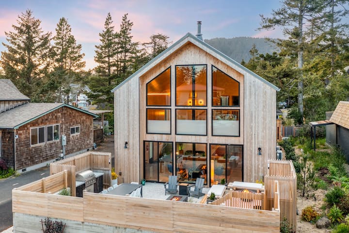 Sauna+ Patio+ Great Location | Manzanita Abbey