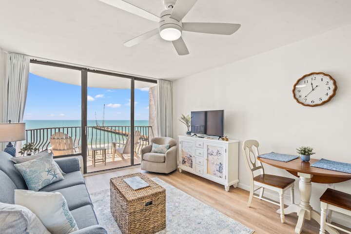 Oceanfront Condo with Resort Pools and Hot tub
