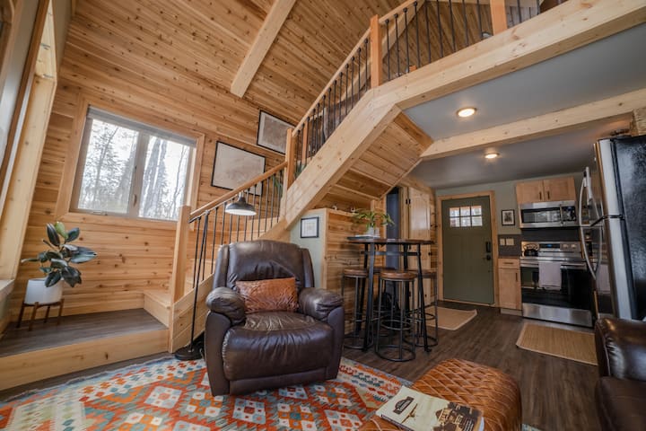 Modern and Cozy Talkeetna Cabin Near Trails