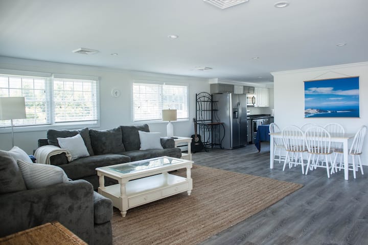 Bright 2BR, steps from the beach & downtown Lewes!