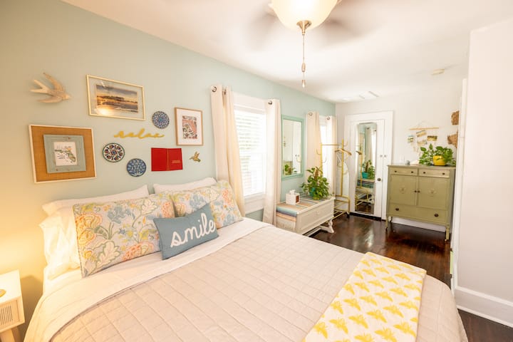Charming apartment in Historic Kenwood