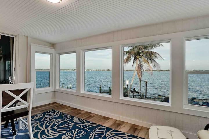 Stunning Bay Waterfront! Jaw dropping Water Views!