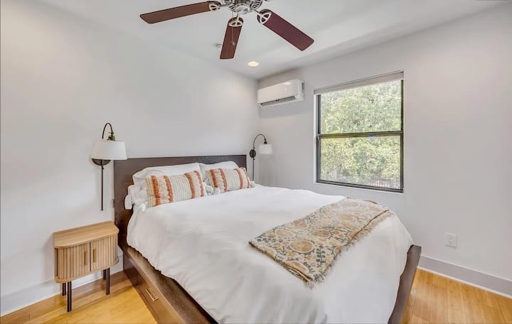 Private Guesthouse - Walk to SOCO and more