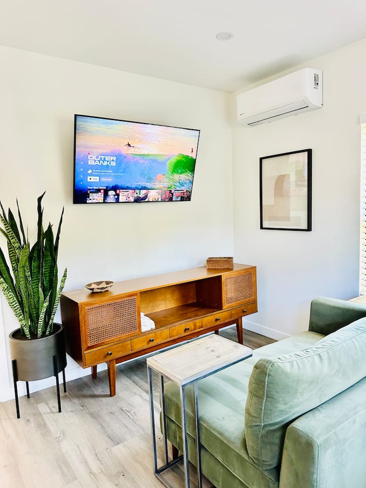 Cozy House King Size Bed DownTwn