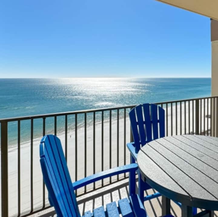 Beachfront Penthouse - Luxury & Stylish with Views
