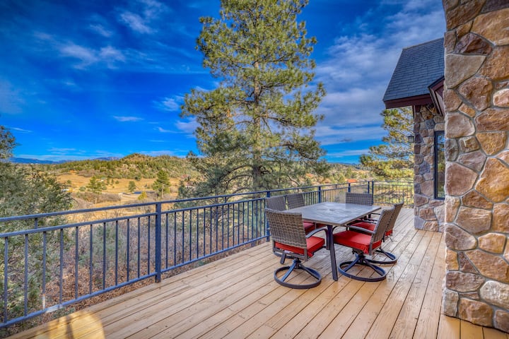 Secluded Cabin w/ Hot Tub on 8 Acres