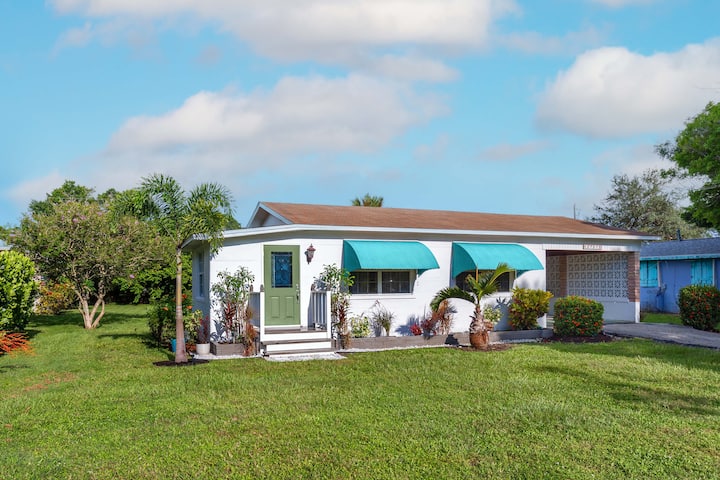 1952 Old Florida Cottage Between Downtown & Beach