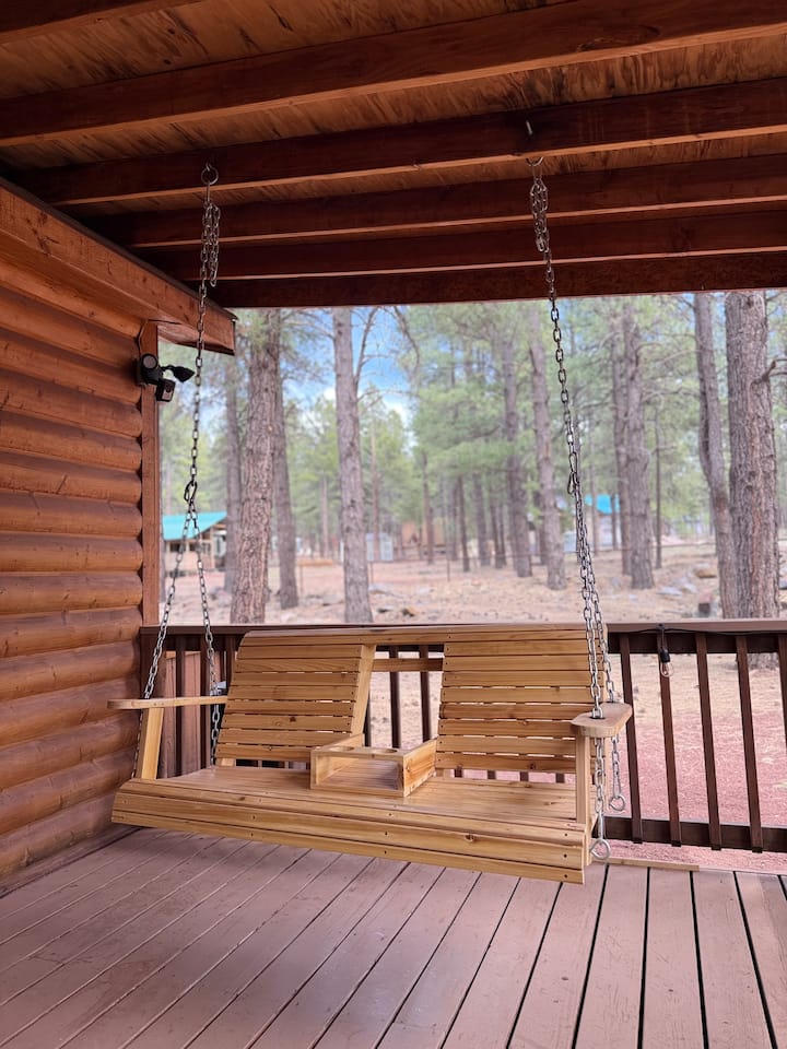 Cabinzona - Renovated Cozy cabin in the pines