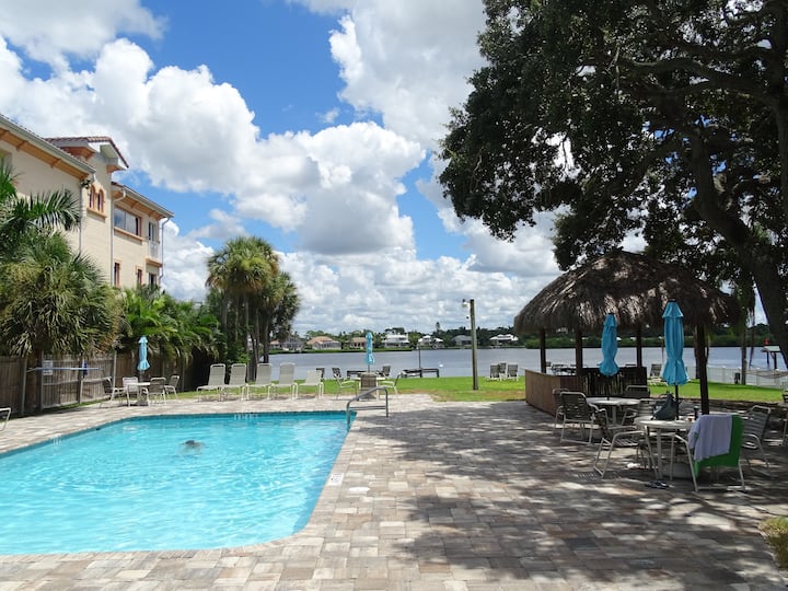 Cozy 1BR Beach Condo on Siesta Key!