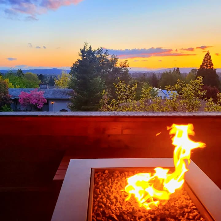 RoofTop FirePit, HotTub & Outdoor Theater