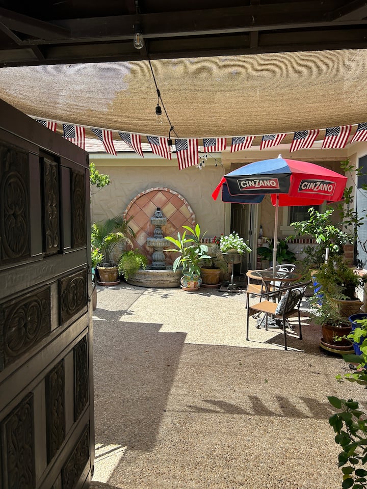 Boutique Master Suite | King Bed | Pet-Friendly
