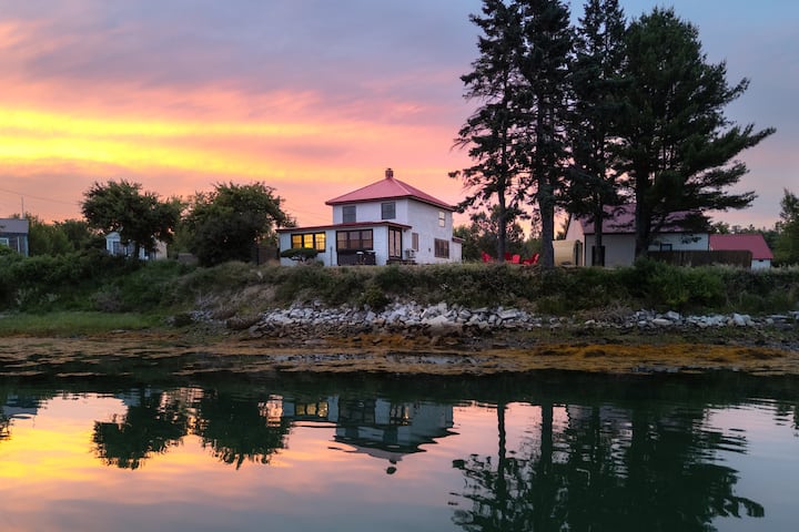 Waterfront Maine Home - Hot Tub - Sauna + Kayaks