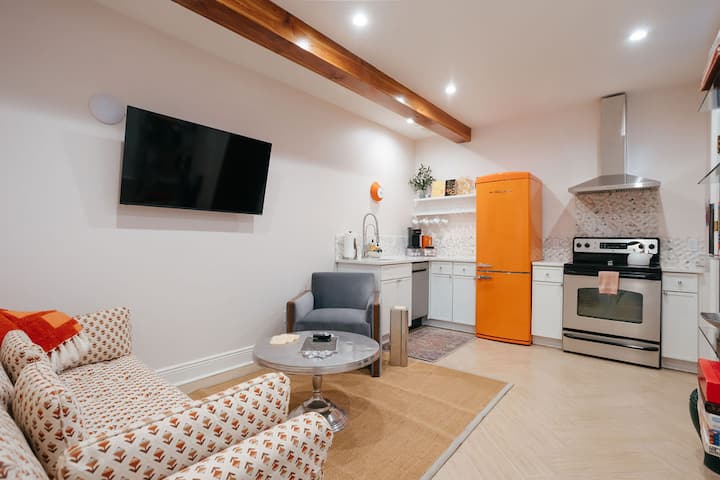 Secluded Condo Steps from Forsyth Park Fountain!