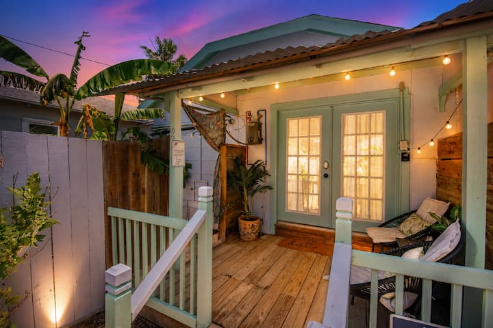 Anglers Court #2 | Classic Midtown Port A Cottage