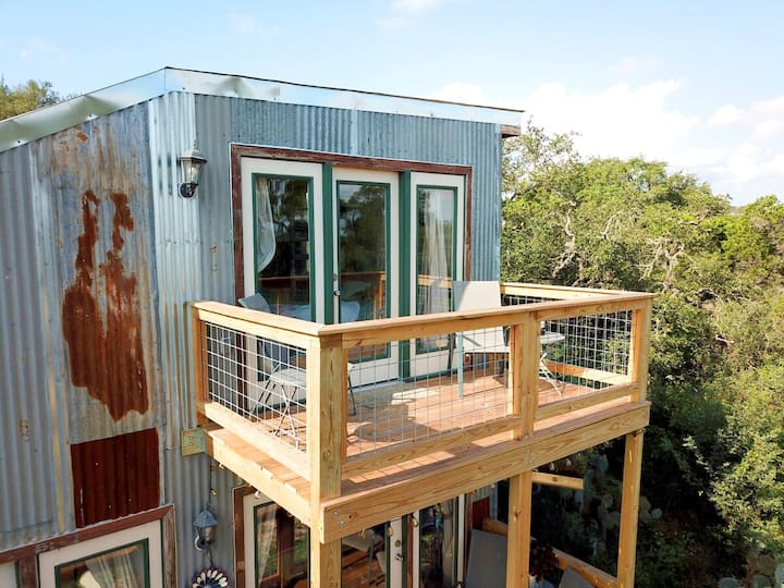 Escape to the Country! Cozy Retreat with Views!
