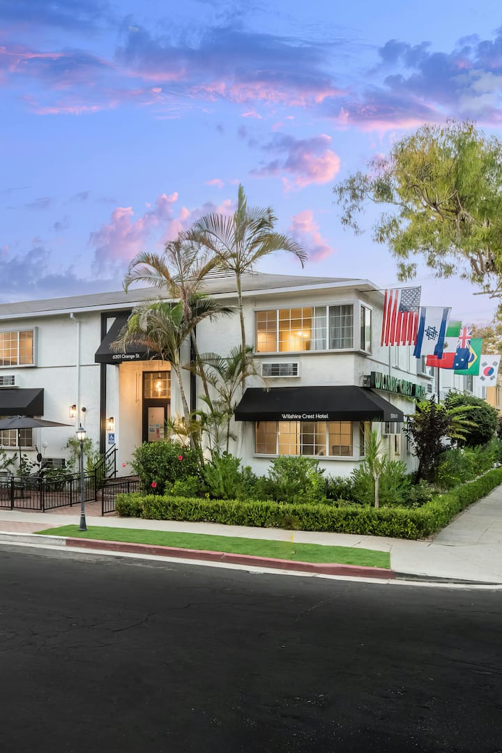 Wilshire Crest Hotel