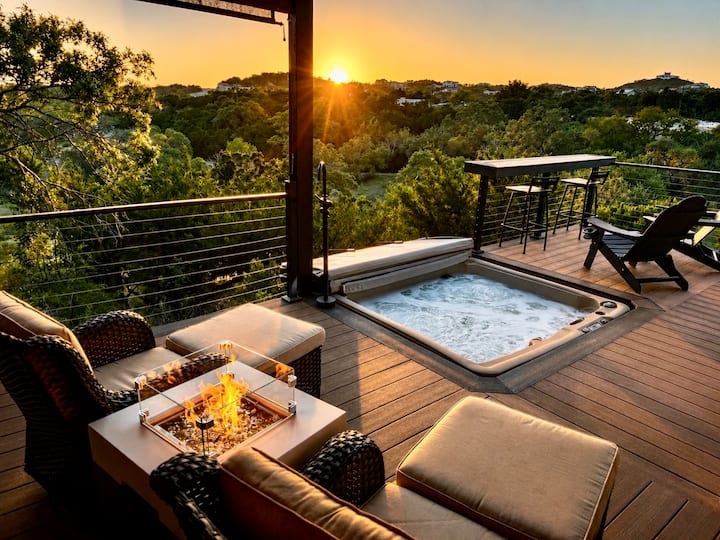 Romantic Couples Cabin with Private Hot Tub