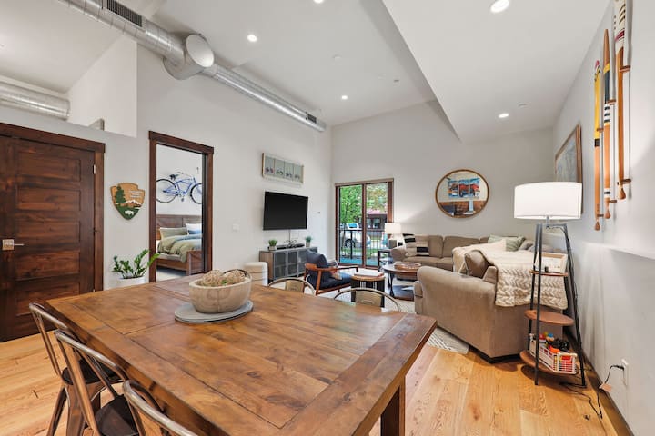 Rare Glacier Avails • Top Rated • Best Location!