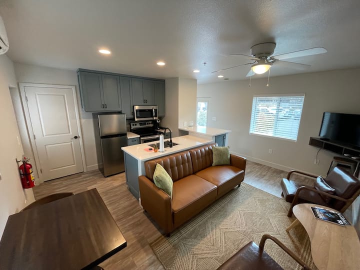 SamHill #3 - Downtown Prescott Apartment