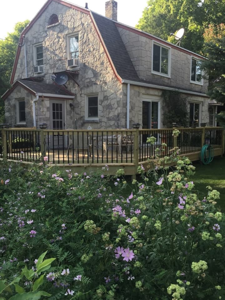 Stone Cottage - upper unit