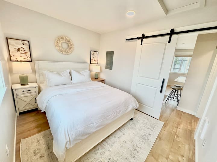 *Brand New* Modern 1 Bedroom in Sisters