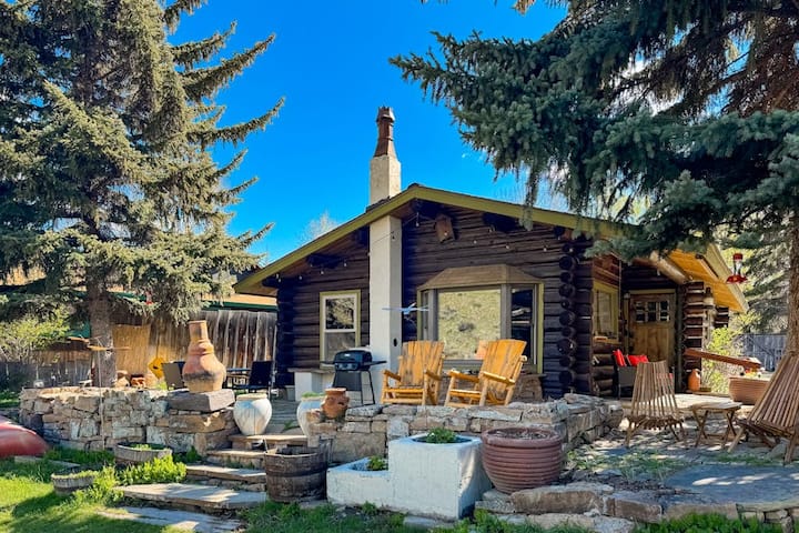 2BR Waterfront cabin w/wood stove, firepit, views
