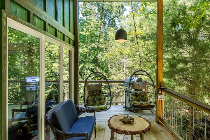 Free Ruby Falls Ticket & More-Treehouse-Hot Tub