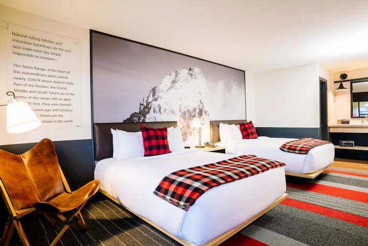 Downtown Jackson Two Queen Guestroom