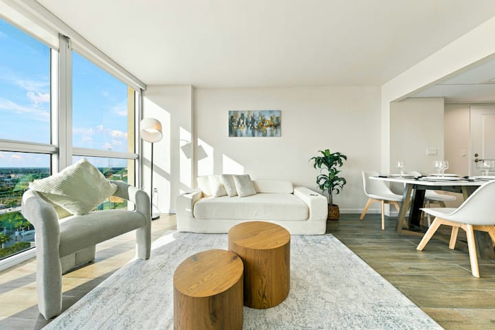 Twin Horizons City View | King | Pool+HotTub+Gym