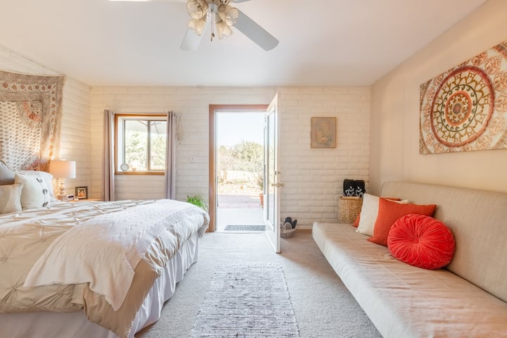 Yoga Retreat Room Near Cathedral Rock