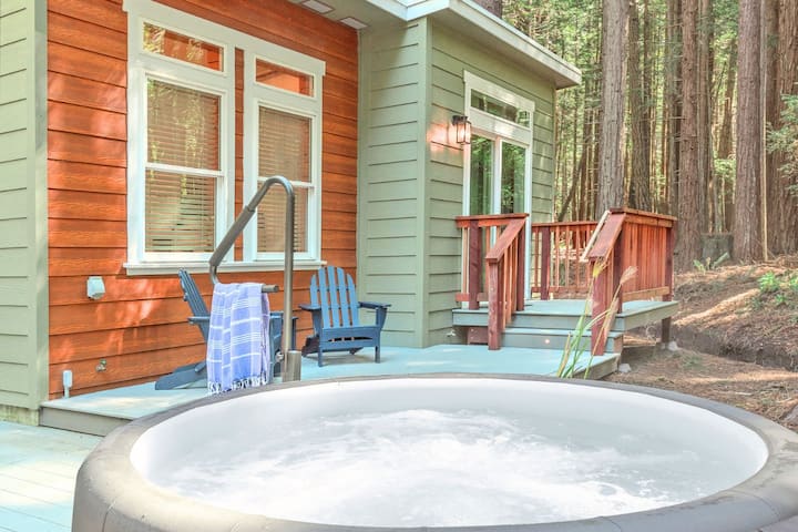 Couples Hideaway Among Redwoods | Close to Village