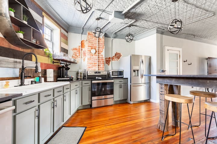 Exposed Brick and Plaster
at an Industrial Loft