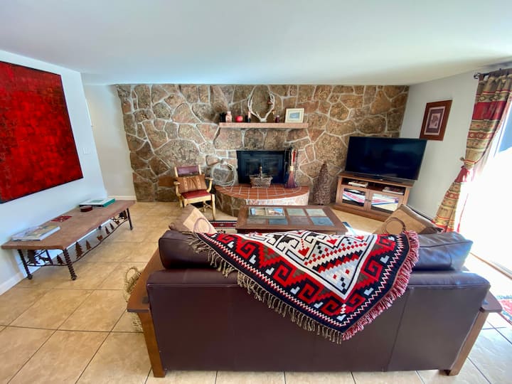 Red Mountain Getaway - Mountain Views by Downtown