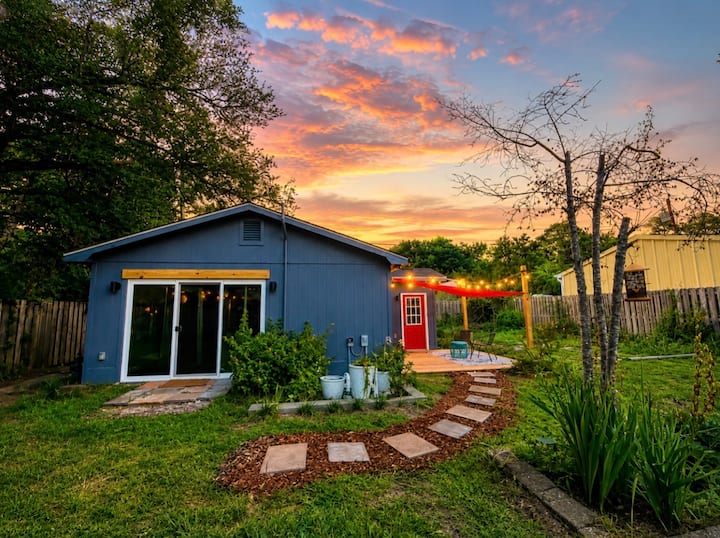 Cottage on Klein-Minutes to Downtown/River/Beach