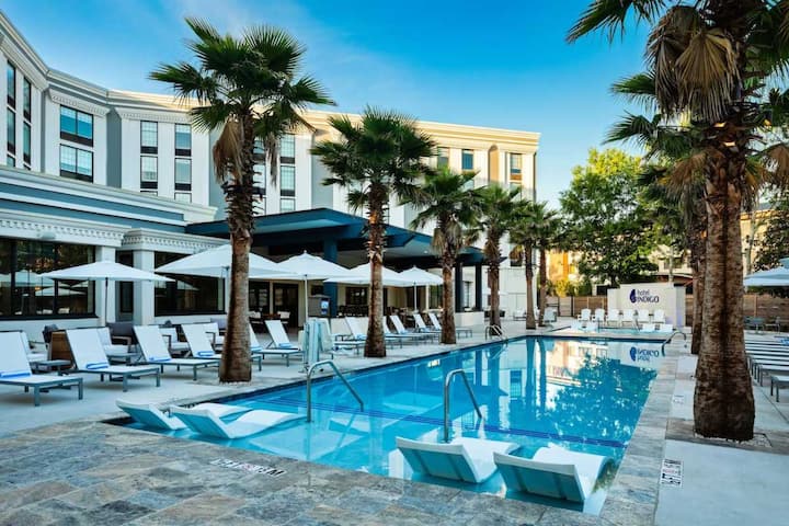 Near Downtown Charleston + On-site Dining & Pool