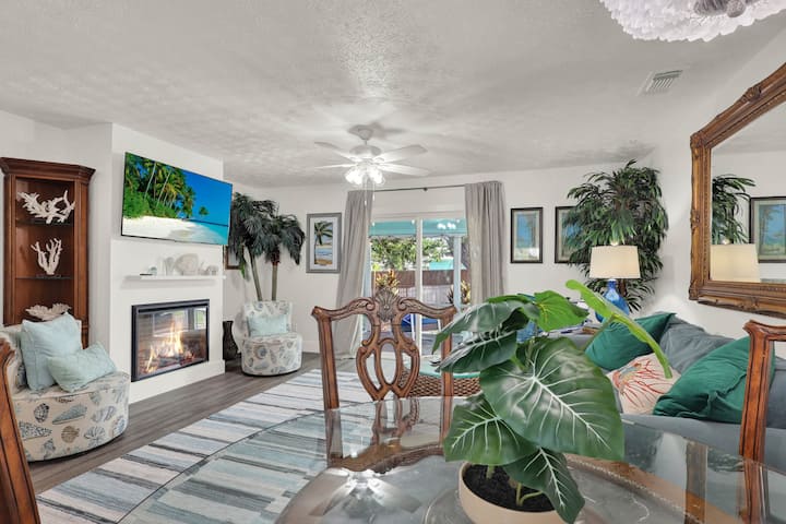 Hot Tub + Game Room · Tropical Vibe Near Downtown