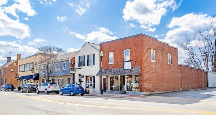 Third Street Sip & Stay