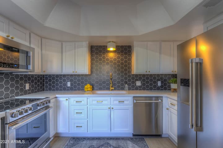 2 bed/2 bath Scottsdale Oasis - Camelback Views!