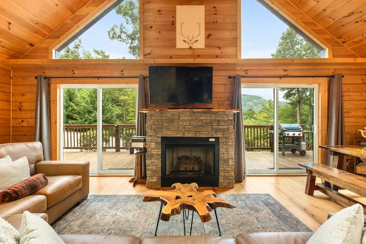 Stunning Cabin|Mountain Views|Great Decks|Hot tub