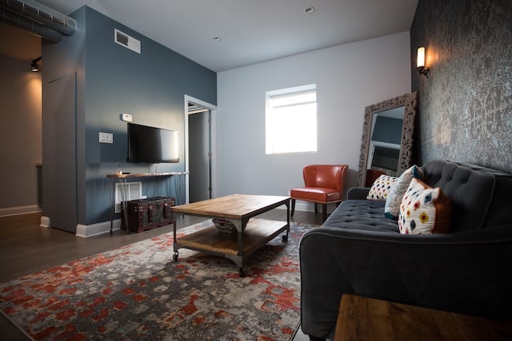 2BR/1.5 Bath in Logan Square
